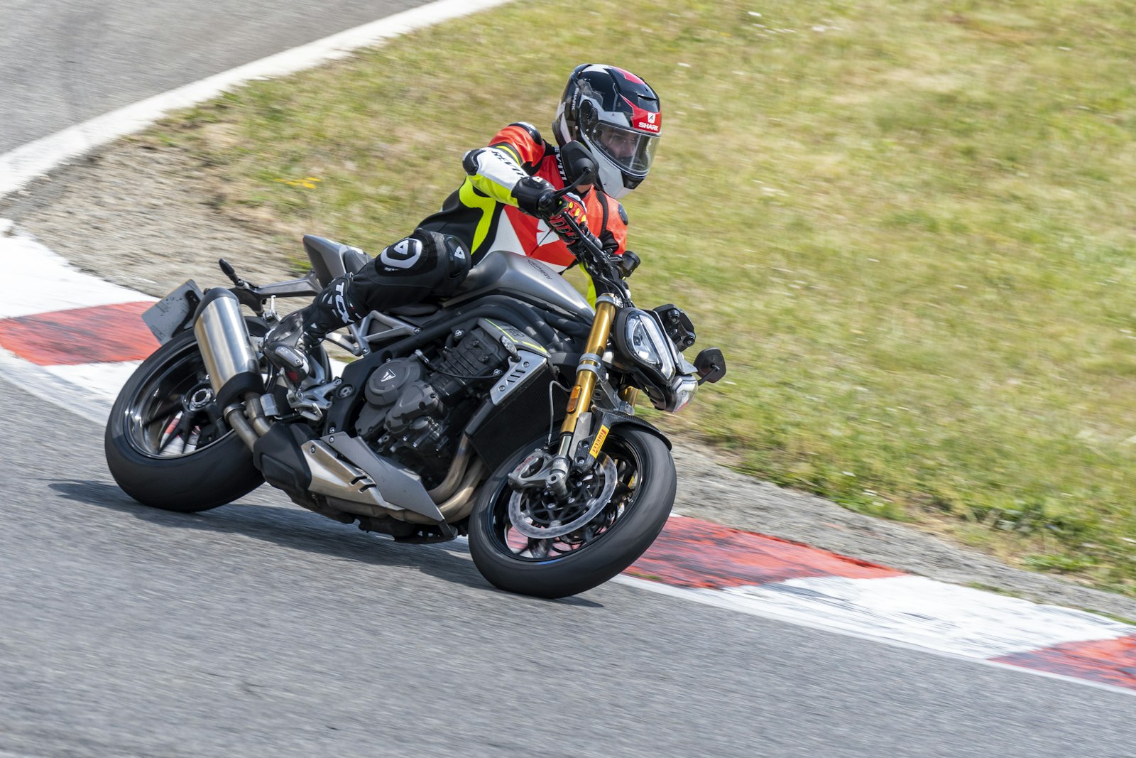 2021_Triumph_SpeedTriple1200RS_01