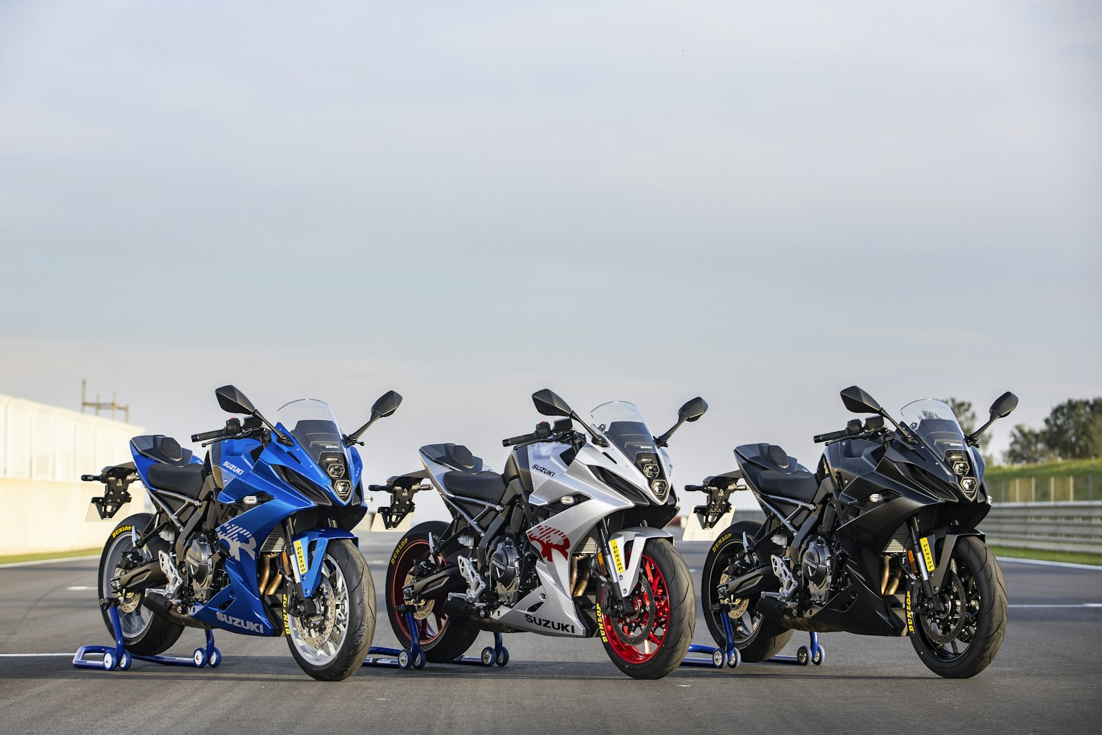 2024_Suzuki_GSX-8R_01