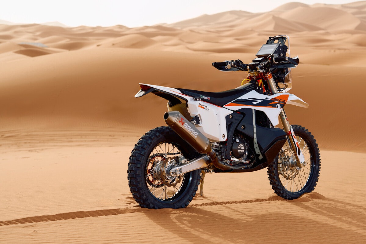 Special Metal: 2025 KTM 450 Rally Replica | Motoren en Toerisme