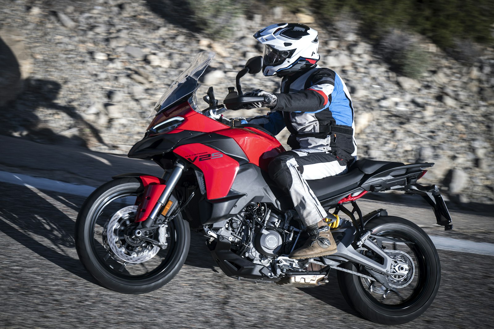 2025_Ducati_MultistradaV2